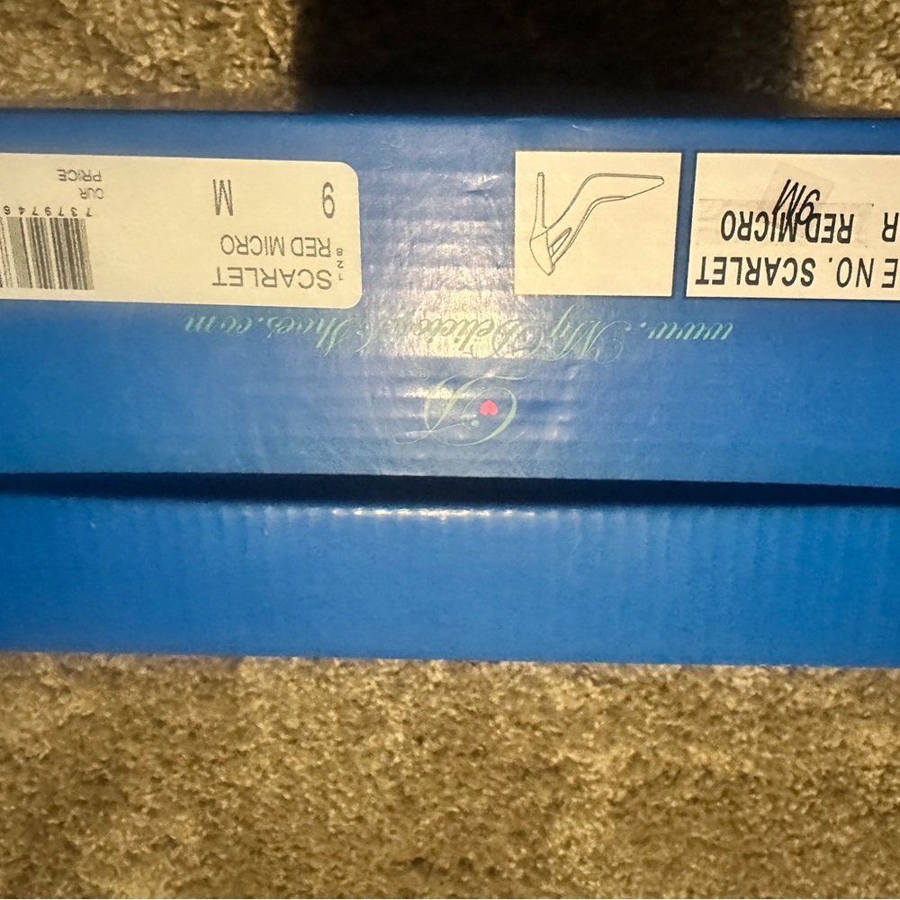 New Red pumps - Picture 2 of 8